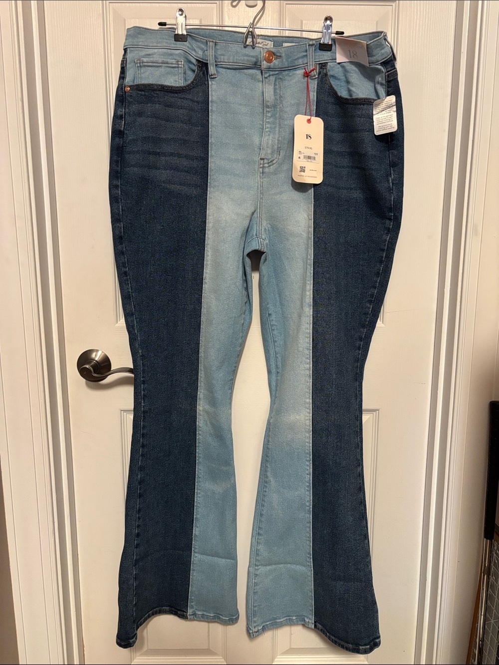 ARULA NWT Beautiful Soul High Rise Flare Jeans 👖 Two Tone Light Medium